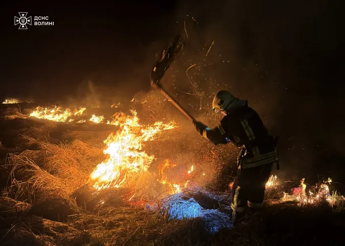 Уночі через невідомих на Волині спалахнуло дві пожежі