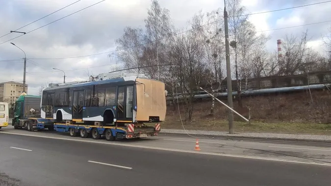 У Луцьку через нові тролейбуси обірвалася лінія електропередач (фото, відео, оновлено)