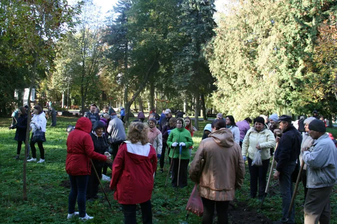 У луцькому парку висалили понад шість тисяч первоцвітів (фото)