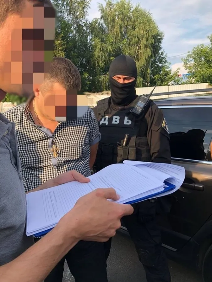 Як у Луцьку затримували полковника-хабарника (відео)
