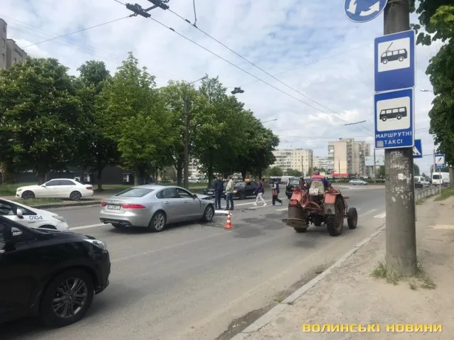 «Машина – в хлам», – популярна луцька блогерка потрапила у ДТП (відео, оновлено)