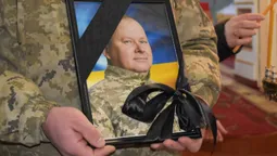 Без батька лишилися четверо дітей: на Волині попрощалися із воїном Володимиром Кушнериком (фото)