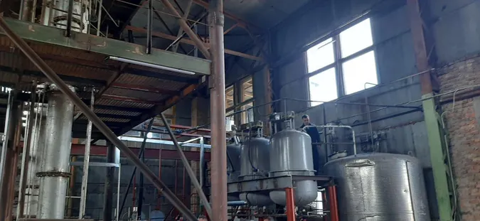 Волинські прокурори разом із СБУ виявили в трьох областях склади з підроблени алкоголем (фото)