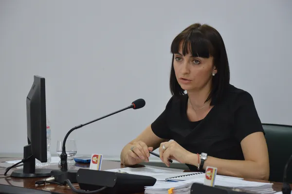 Нова зачіска секретаря Луцькради Юлії Вусенко