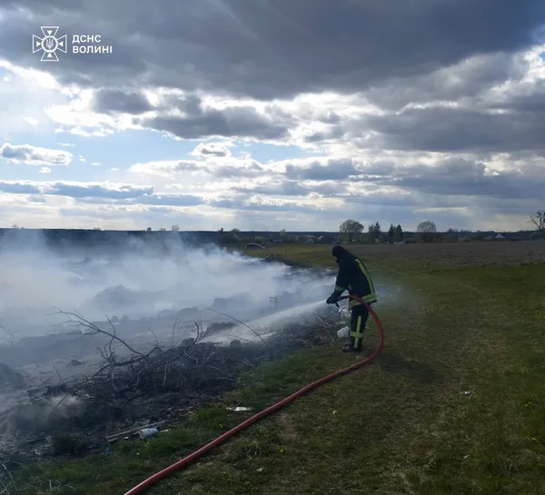 На Волині рятувальники за добу загасили 4 пожежі (фото)