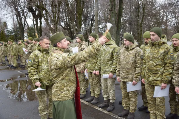 На Волині майже півсотні строковиків вирушили до рідних домівок (фото)