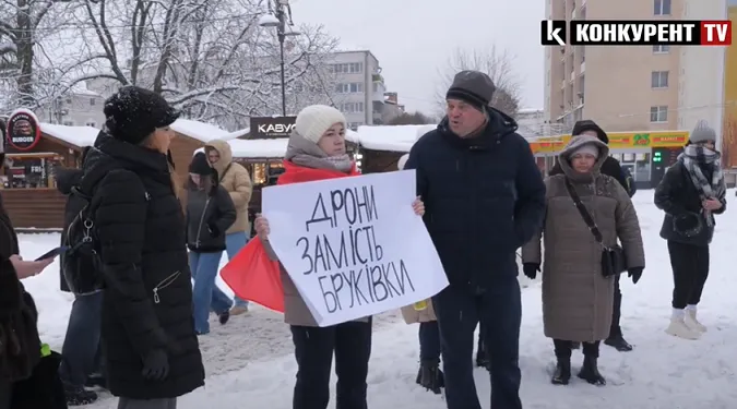 «Досить красти»: лучани вимагають у влади витрачати більше коштів на ЗСУ (відео)