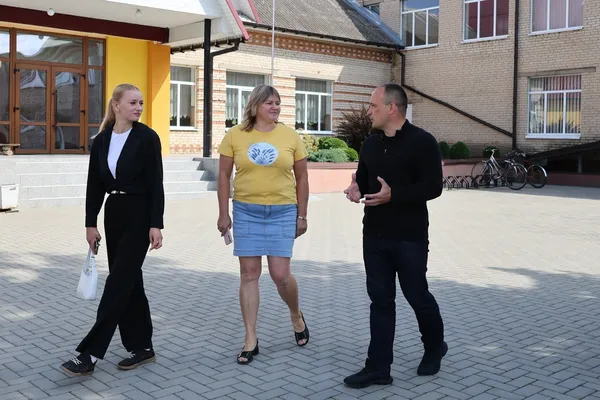 Роман Романюк перевірив готовність Сенкевичівського ліцею до навчального року (фото)
