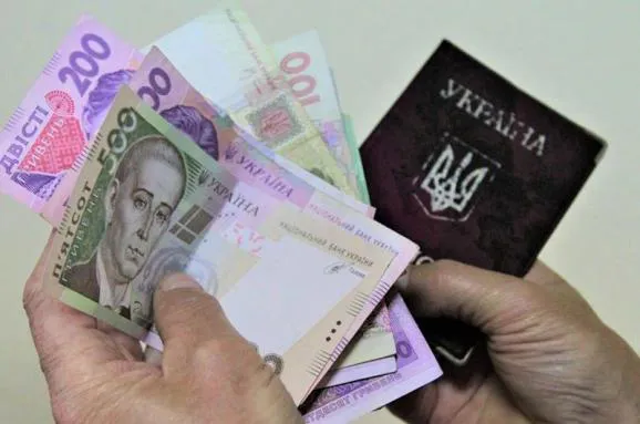 З січня українці отримуватимуть підвищені пенсії