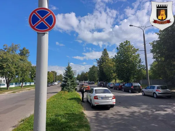 У Луцьку мунвартівці «ганяли» паркохамів біля авторинку (фото, відео)