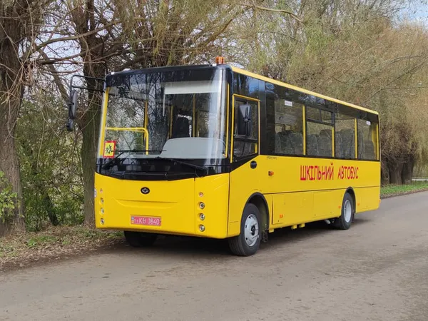 На луцькому заводі оновили дизайн шкільних автобусів (фото)