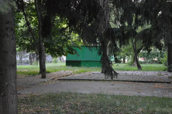 Якою буде парковка біля басейну