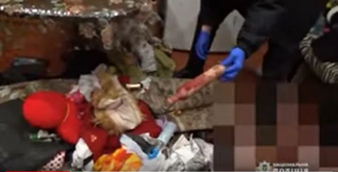 На Новий рік жінка качалкою побила до смерті колишнього чоловіка (відео 18+)