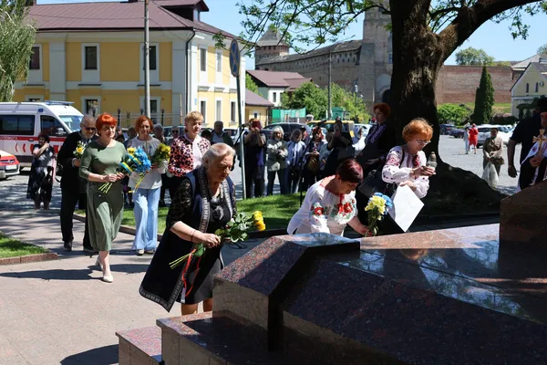 У Луцьку на Замковій площі вшанували жертв радянського терору (фото)