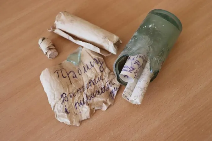 Знайшли старовинну пляшку зі скаргами українців на владу (фото)