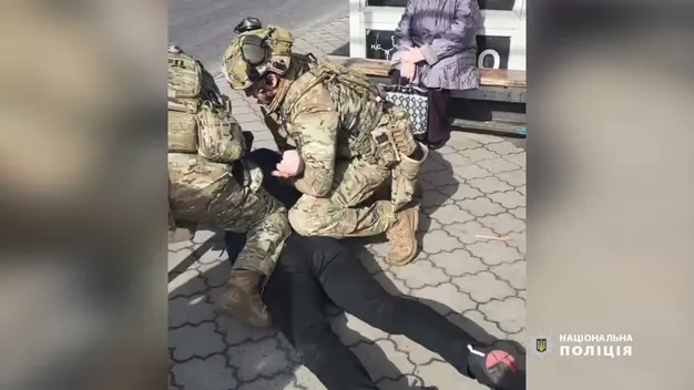 Волинські поліцейські затримали торговця зброєю з Черкащини (фото, відео)
