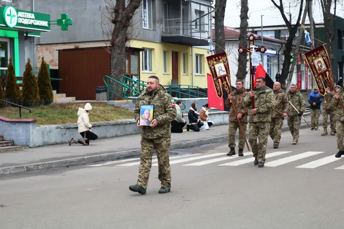 У Горохові попрощалися із загиблим солдатом Валерієм Гриневичем (фото)