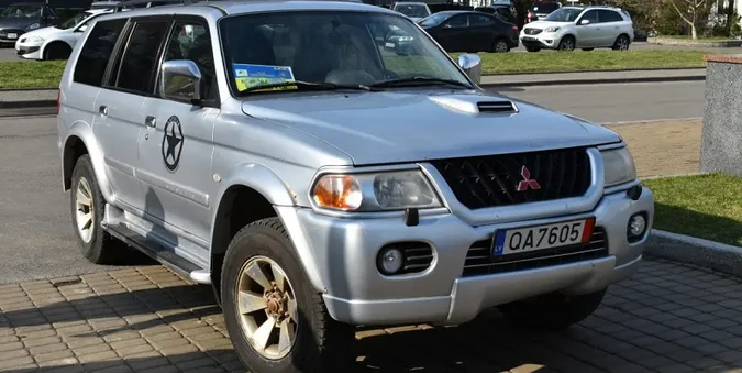 У Луцьку «чорнобильці» передали військовим позашляховик Mitsubishi