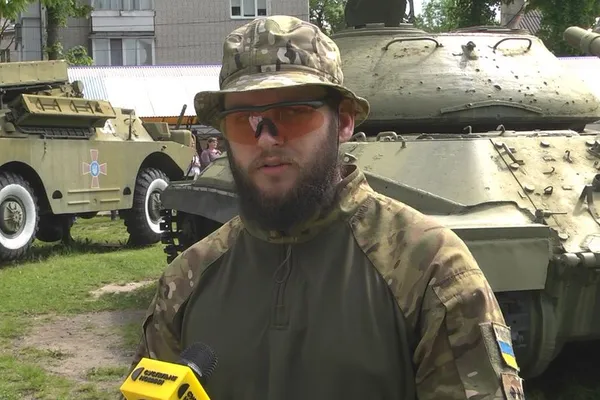 Майже 30 захисників, які реабілітуються у Луцьку, побували у музеї військової техніки (фото, відео)