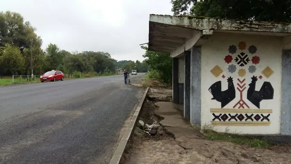На Волині під час ремонту доріг хочуть знести зупинки з мозаїкою (фото)