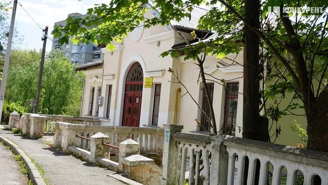 Руїни і закутки дитячої залізниці в Луцьку (багато фото)