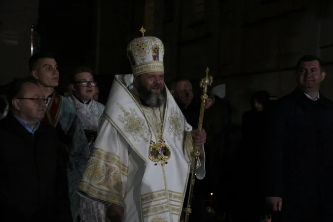 Служба та освячення кошиків: у луцькому соборі відзначили Великдень (фото)
