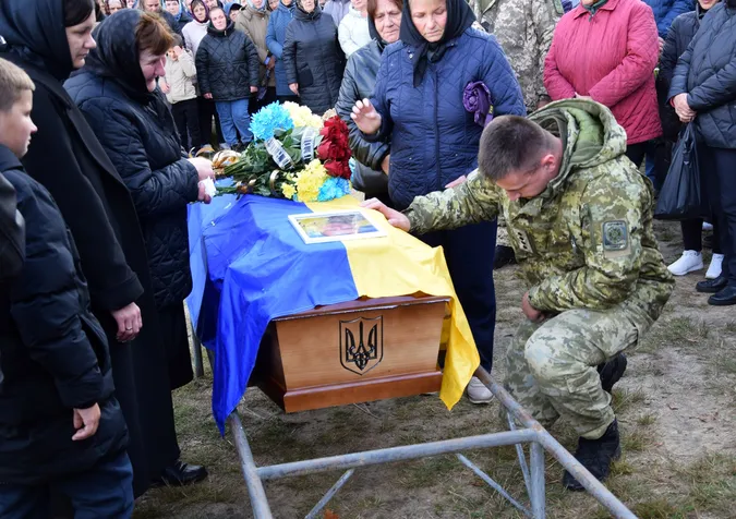 У Любешеві в останню дорогу провели прикордонника Володимира Губарика, який загинув влітку на Харківщині