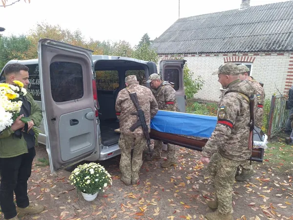 На Волині попрощалися із полеглим захисником Андрієм Смолярем (фото)