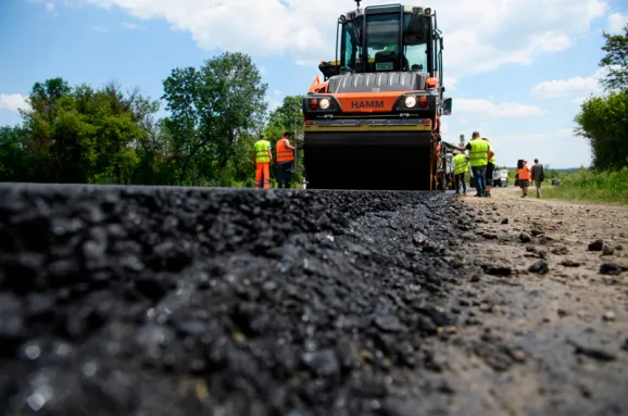 Волинський автодор «погорів» на «відкатах» від «Великого будівництва» Зеленського (фото)