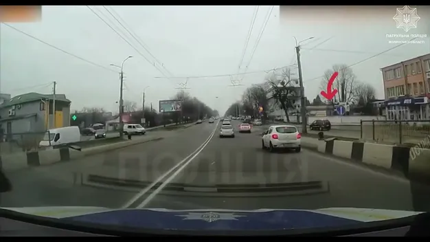 У Луцьку водій порушив ПДР під носом в патрульних (відео)