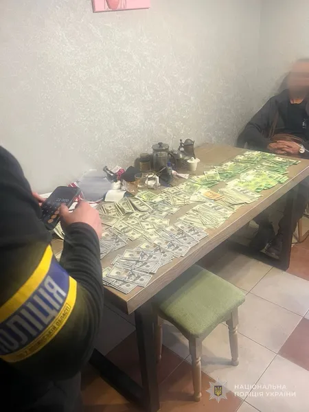 Волинські копи викрили ділків, які продавали замаскований тетракаїн