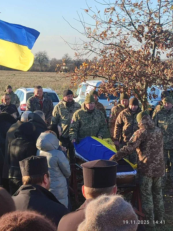 На Волині попрощалися із воїном Андрієм Романюком, якій загинув у смертельній ДТП (фото)