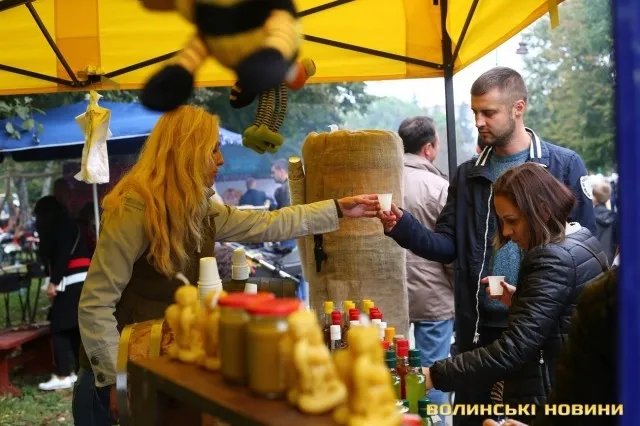 На луцькому «Фестивалі національної кухні» смакували борщ та вареники (фото)