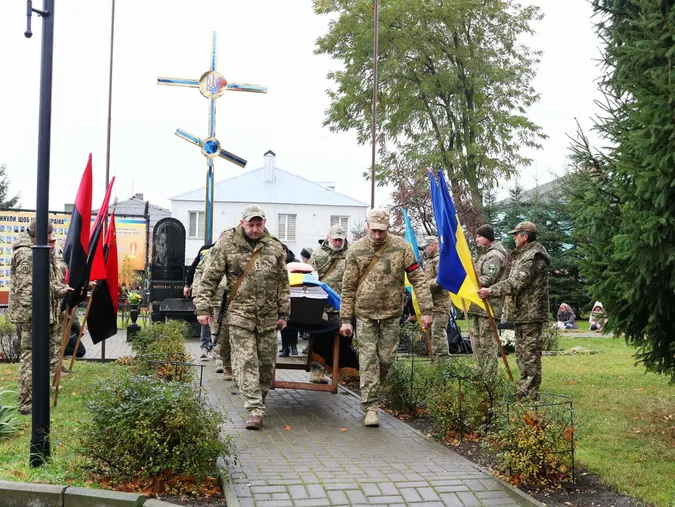 Мав багато мрій та планів: у Луцькому районі попрощалися із бійцем Валентином Боском (фото)