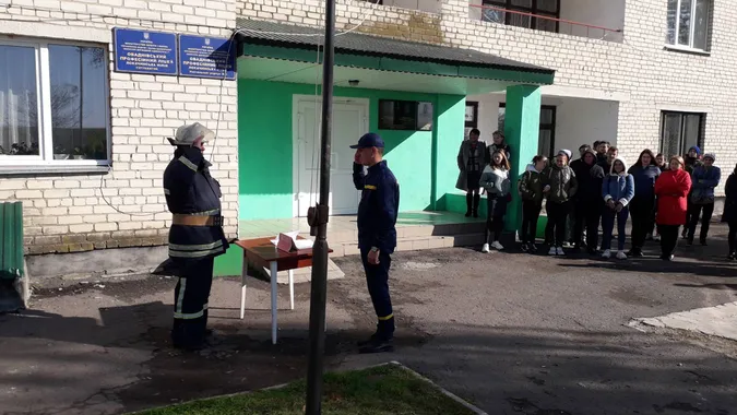 На Волині «загорілася» кімната в гуртожитку: навчання рятувальників (фото)
