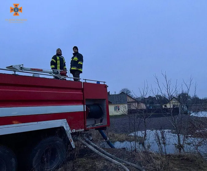 На Волині рятувальники відкачували воду з домогосподарств (фото)