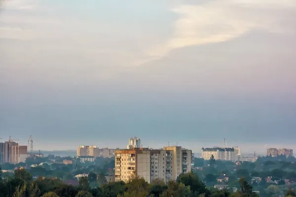 Луцький фотограф показав дивовижні світлини ранкового міста (фото)