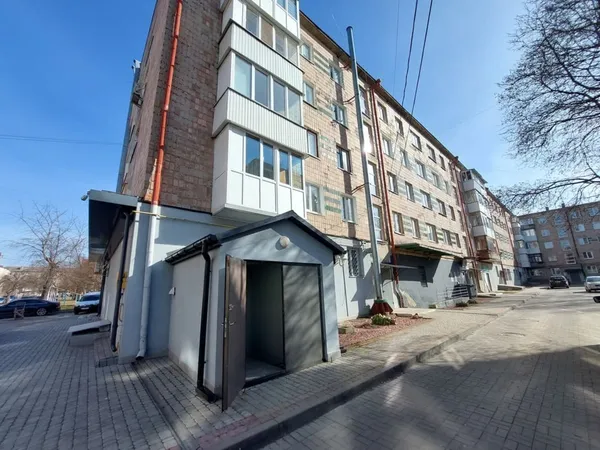 У Луцьку громадську вбиральню в центральному парку купила фармацевтична компанія (фото)