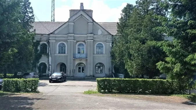 Будівлю колишнього райкому в Іваничах продали за понад 5 мільйонів: хто новий власник