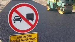 Через спеку у Ківерцях перекрили вулицю з новим асфальтом