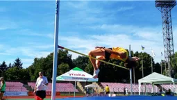 Без глядачів: карантинний чемпіонат з легкої атлетики у Луцьку (фото)