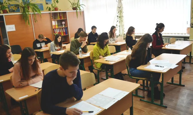 Українська стане обов'язковою мовою для ЗНО з 2025 року
