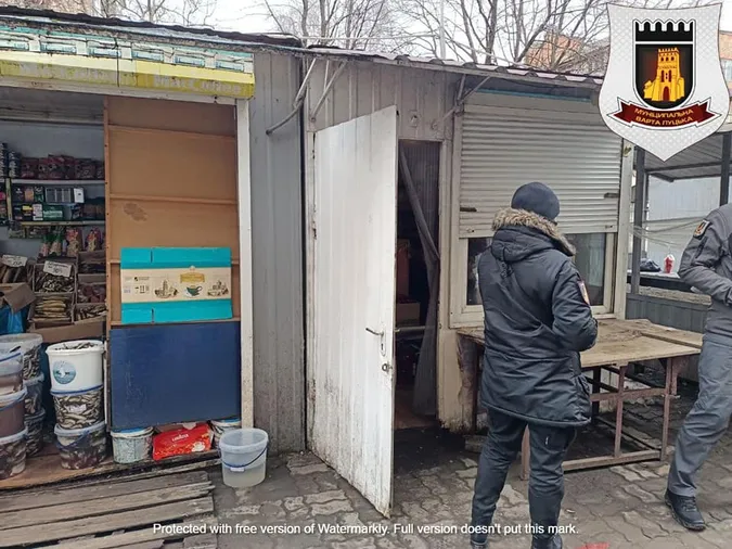 На ринку в Луцьку знову виявили сурогат (фото)