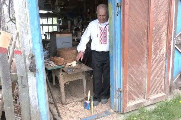 Федір Юзінкевич у своїй майстерні