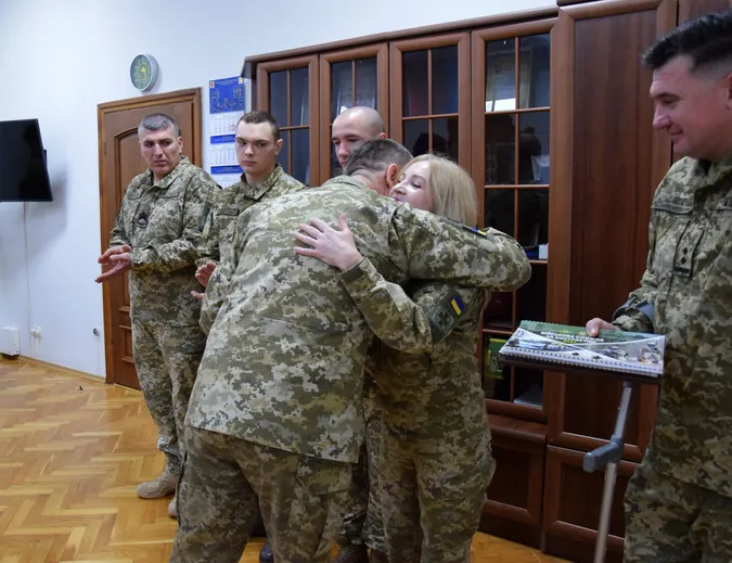 На Волині напередодні свят вручили відзнаки та подарунки прикордонникам, які пройшли ворожий полон (фото)