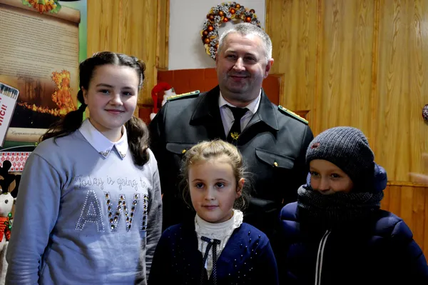 Переможці конкурсу та Борис Бабеляс
