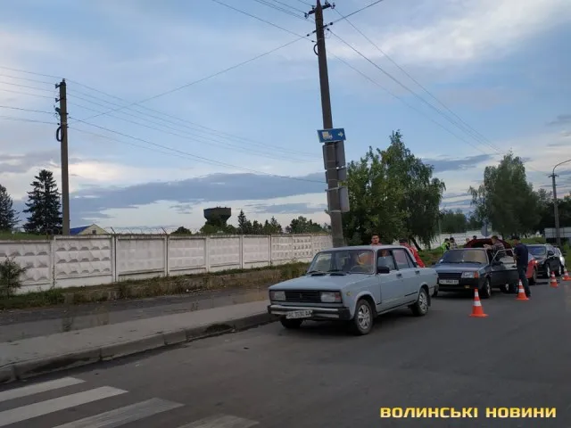 На Дубнівській у Луцьку – ДТП: зіткнулися чотири машини (фото)