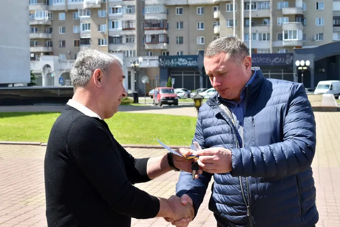 Волинь отримала два шкільні автобуси від Швеції (фото)