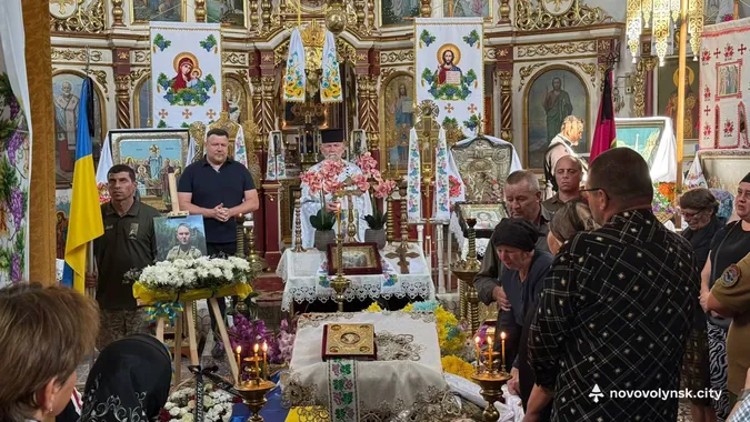 Нововолинська громада попрощалася із юним воїном Олександром Герасимчуком (фото)
