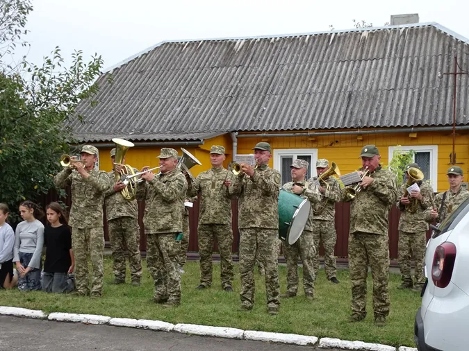 Розпізнали лише за ДНК: на Волині попрощалися із Володимиром Олексюком (фото)